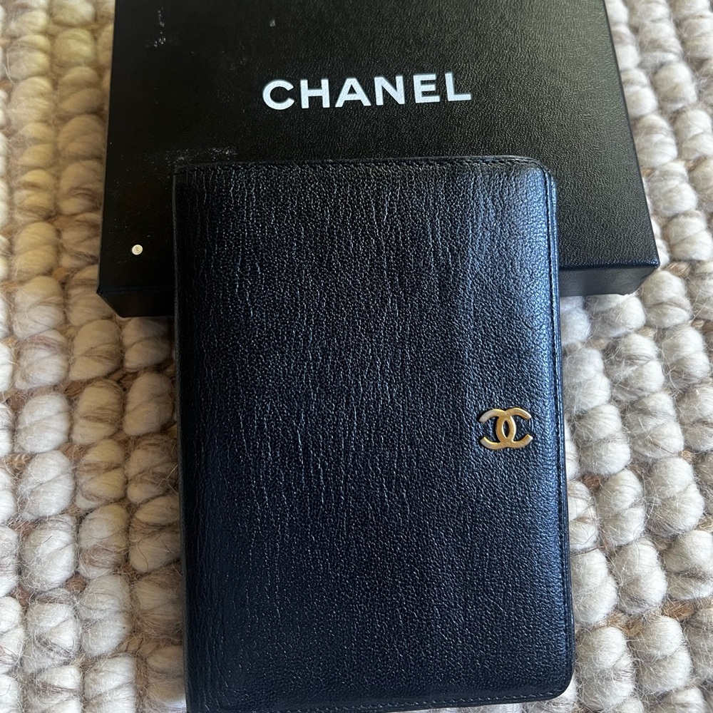 Preloved Chanel agenda style wallet in great condition